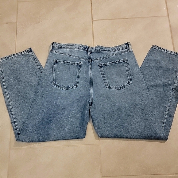 Banana Republic Premium Denim High-Rise Barrel Fit Jeans.  Medium Wash. 32L - Picture 9 of 10